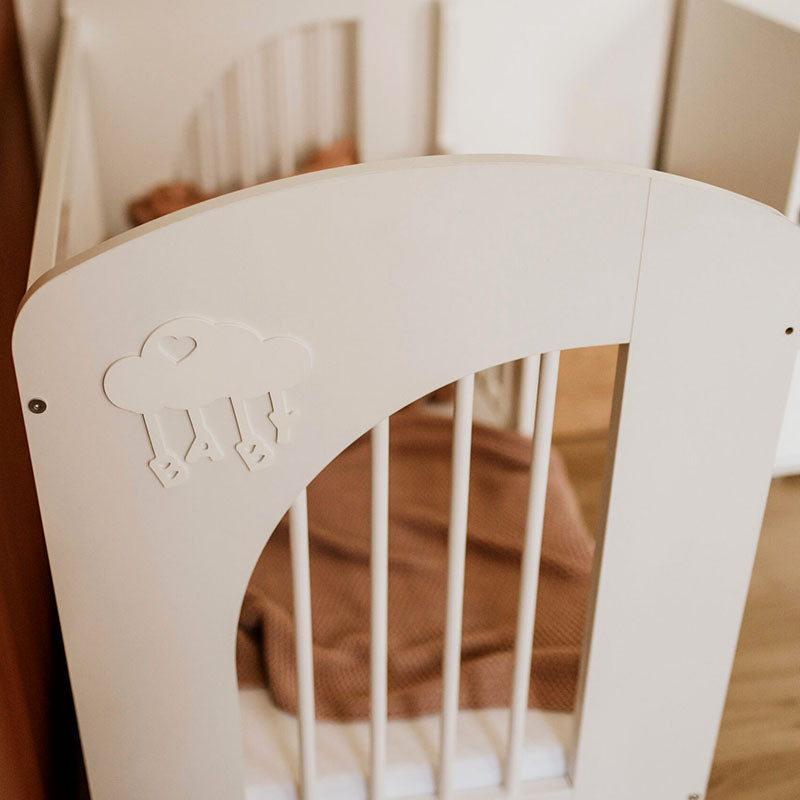 klups nel felhos feher butorcsalad